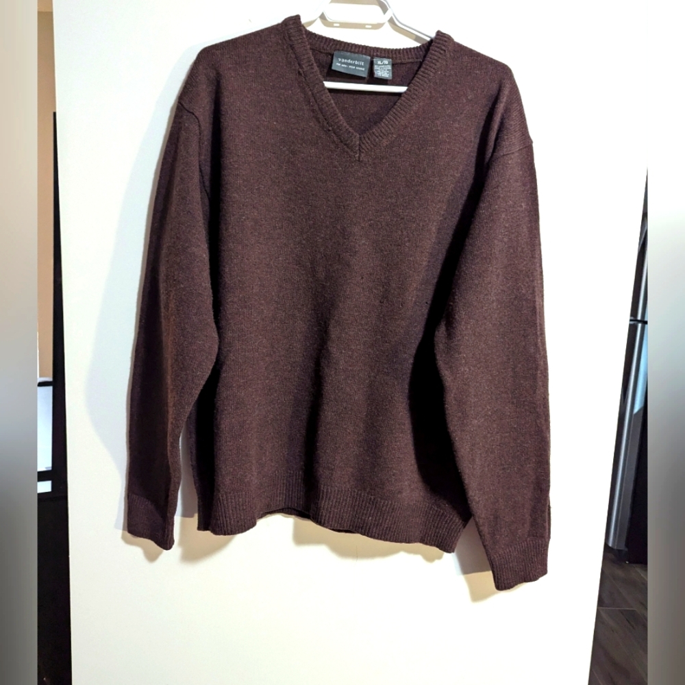 Vanderbilt for men. XL lambswool V Neck sweater. . pullover. Brown . GUC.